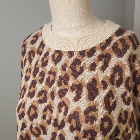A New Day Cheetah Print Sweater - Picture 2 of 3